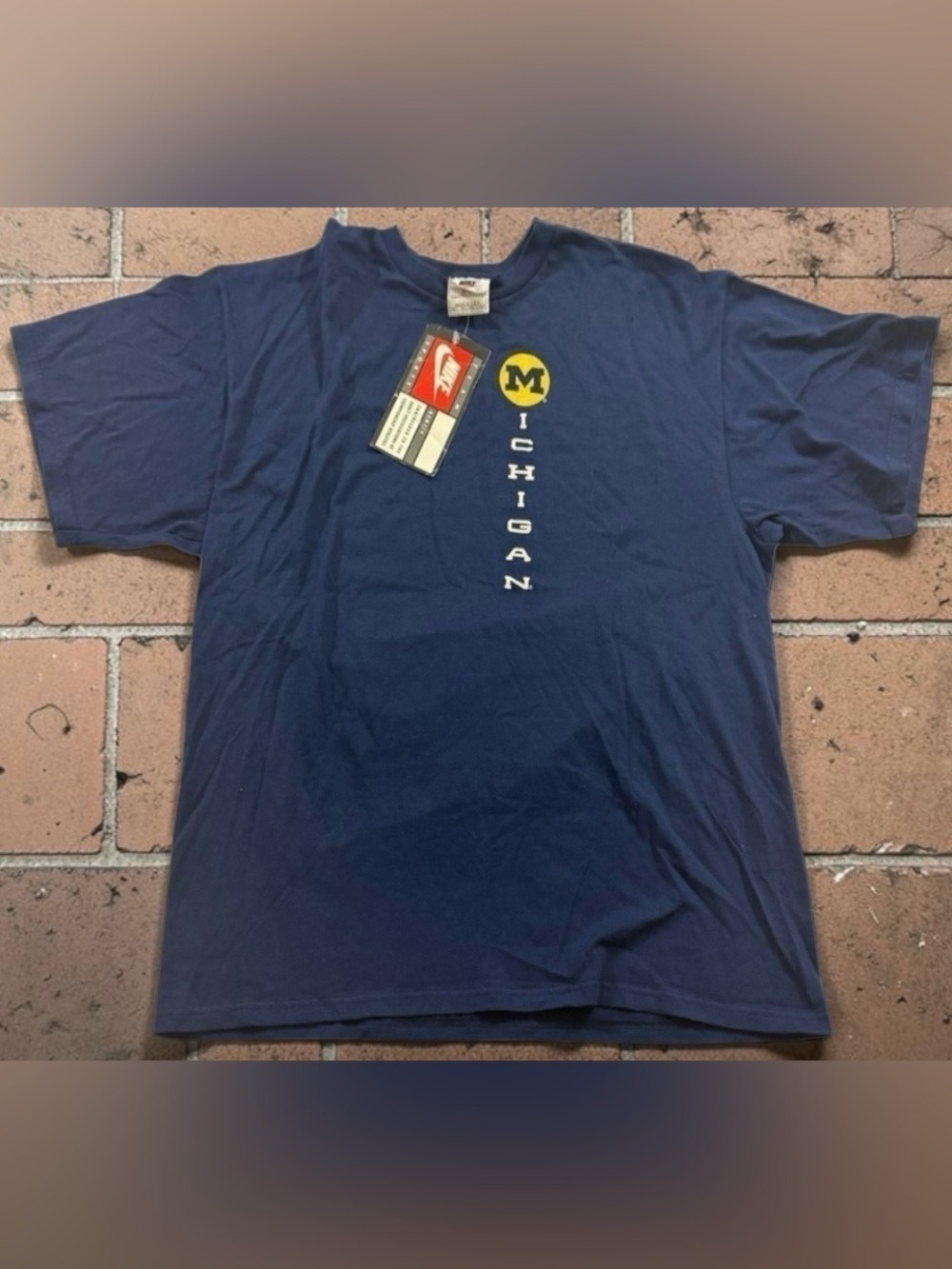 NWT 1990s Nike Michigan Wolverines Team T-Shirt Mens L Made in USA Navy Vintage